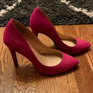 STUNNING Fuschia Jessica Simpson Pumps!